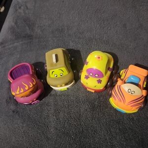 B. Toys 4 Pull-Back Toy Vehicles - Wheeee-ls!:Sound Effects, No Motor